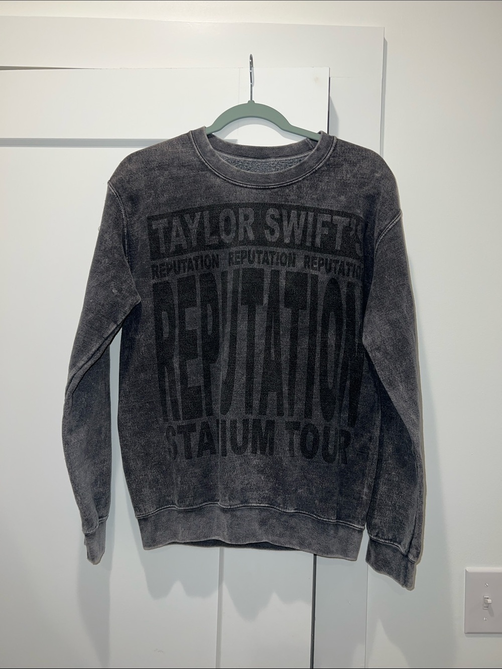 Taylor‎ Swift Reputation Stadium Tour Concert Gray Crewneck Sweatshirt
